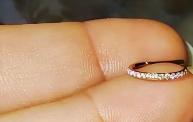 Piercing titanio argola cravejada - Foto 3