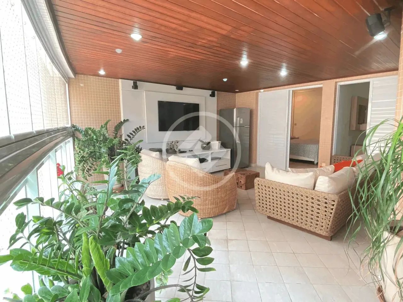 Apartamento 190m2 PORTEIRA FECHADA na Praia da Enseada | 4 dormitórios sendo 2 suites - 4  - Foto 3