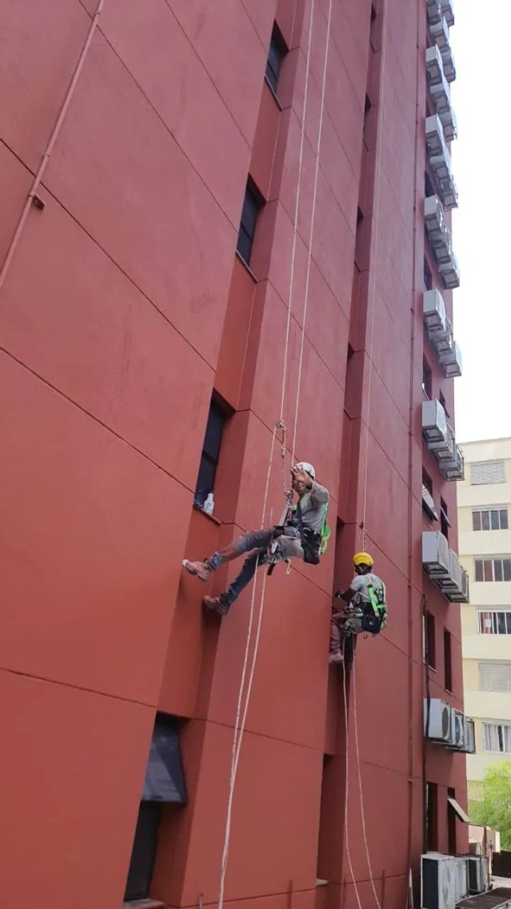 AGS SERVIÇOS EM ALTURA LTDA 