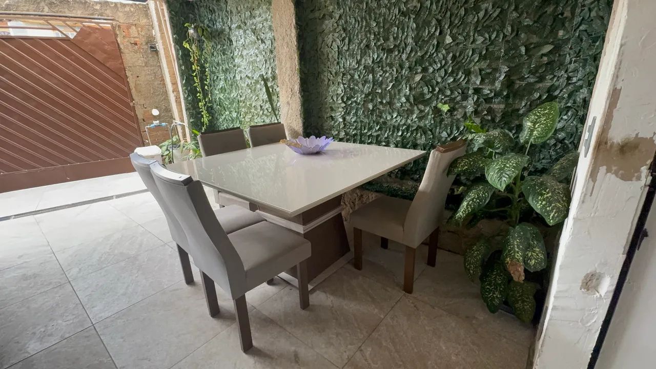 Vendo Mesa quadrada com 8 cadeiras.  - Foto 3