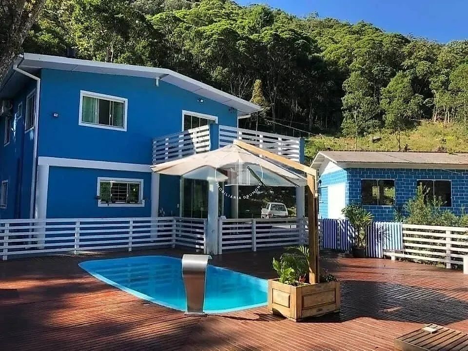 Sítio com casa com 03 dormitórios em Santo Amaro da Imperatriz. - PLC