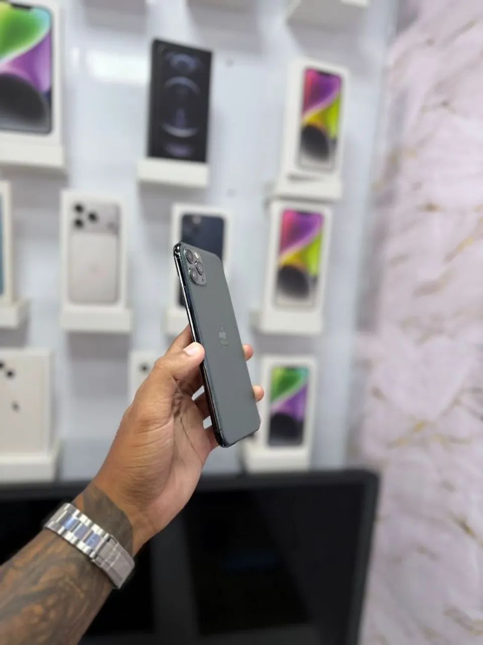IPHONE 11 PRO MAX 64GB<br>R$ 1.599,00 - Foto 2