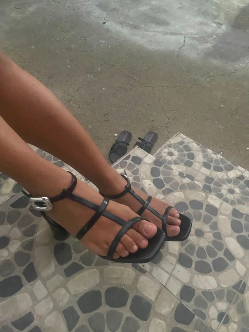 SANDÁLIA PRETA CONFORTÁVEL  E LEVE - Foto 2