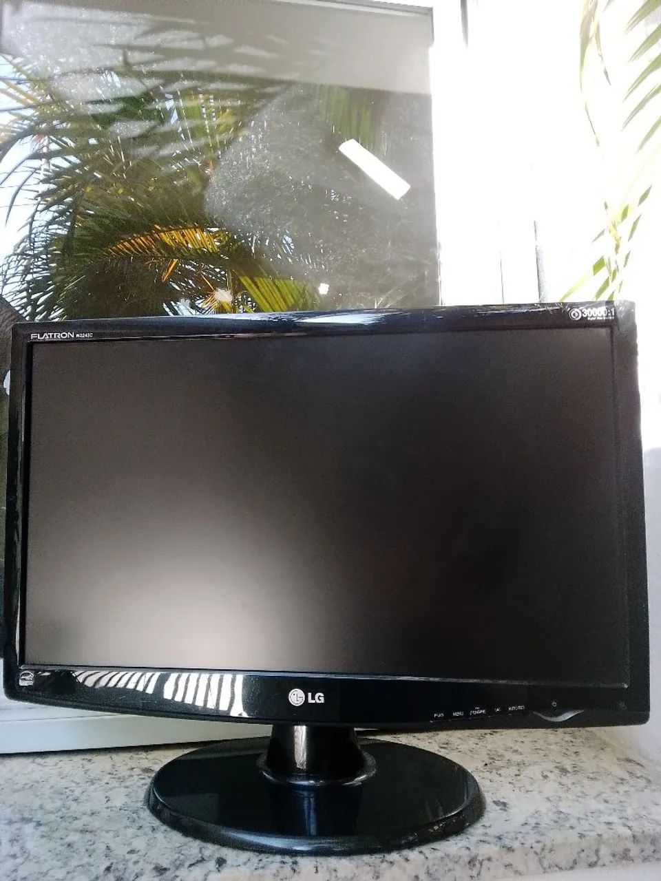 2 Monitores LG 17 e 19 polegadas 