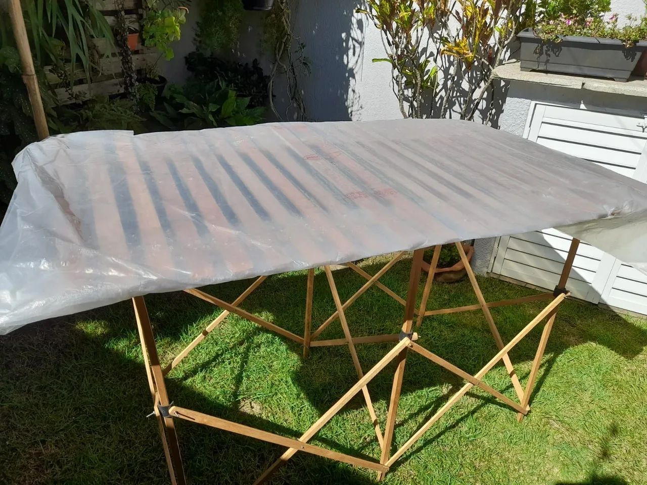 Mesa para expositores em madeira flexível e desmontável  - Foto 3