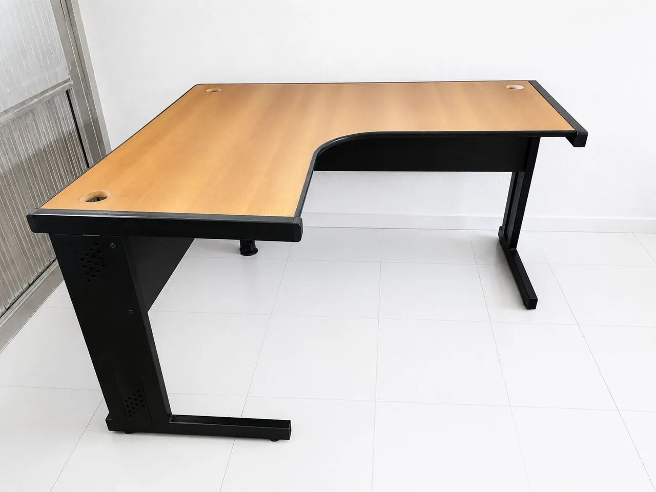 Mesa de escritório modelo L 140x140cm pés de aço duplo DV00112