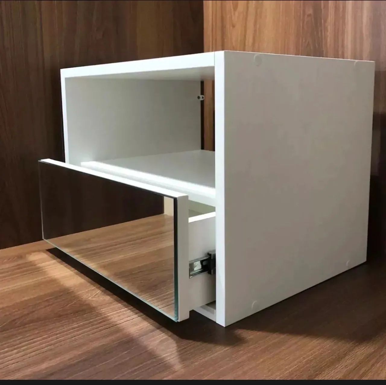 Mesa De Cabeceira Suspenso C Gaveta Frente Espelhada Branco - Foto 4