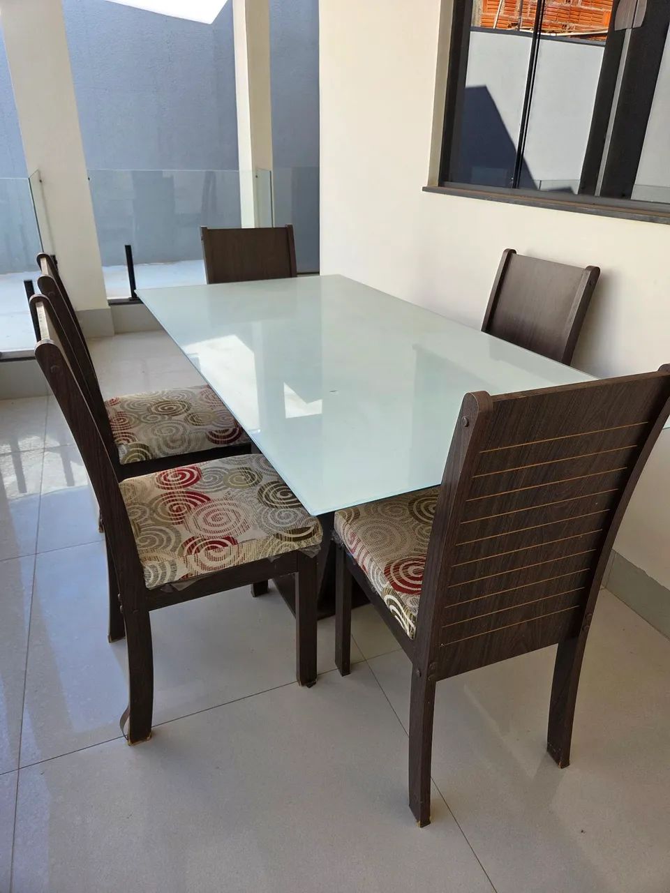 Mesa com 5 cadeiras