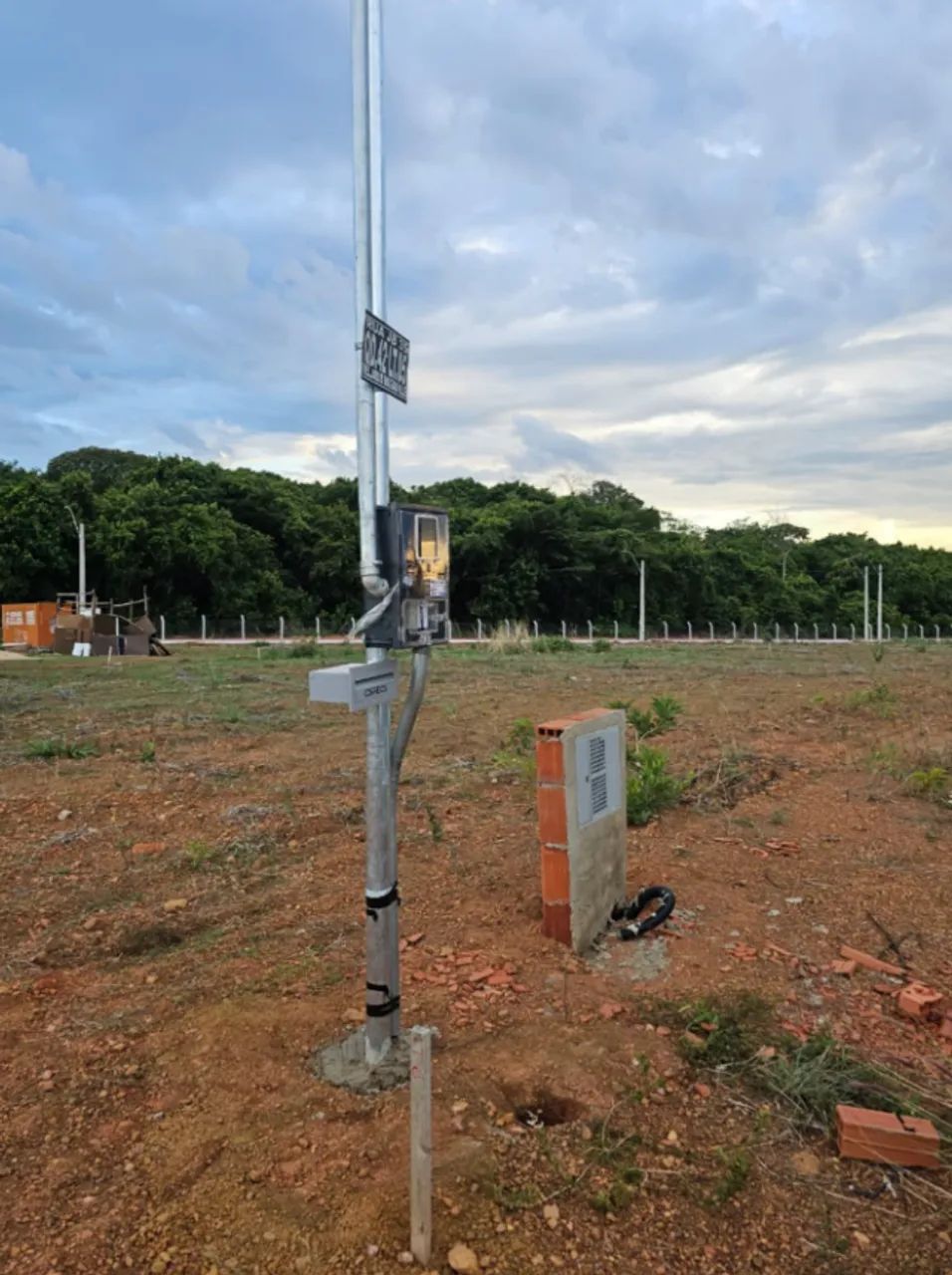 Lotes Prontos c/ Energia e Agua instalados Compra Fácil no Reserva do Bosque Esquina 386m²
