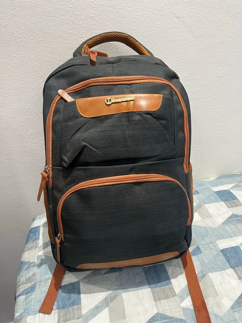 Mochila grande preta com espaço pra notebook
