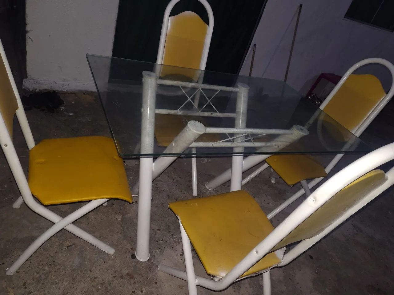Vendo mesa de jantar 200