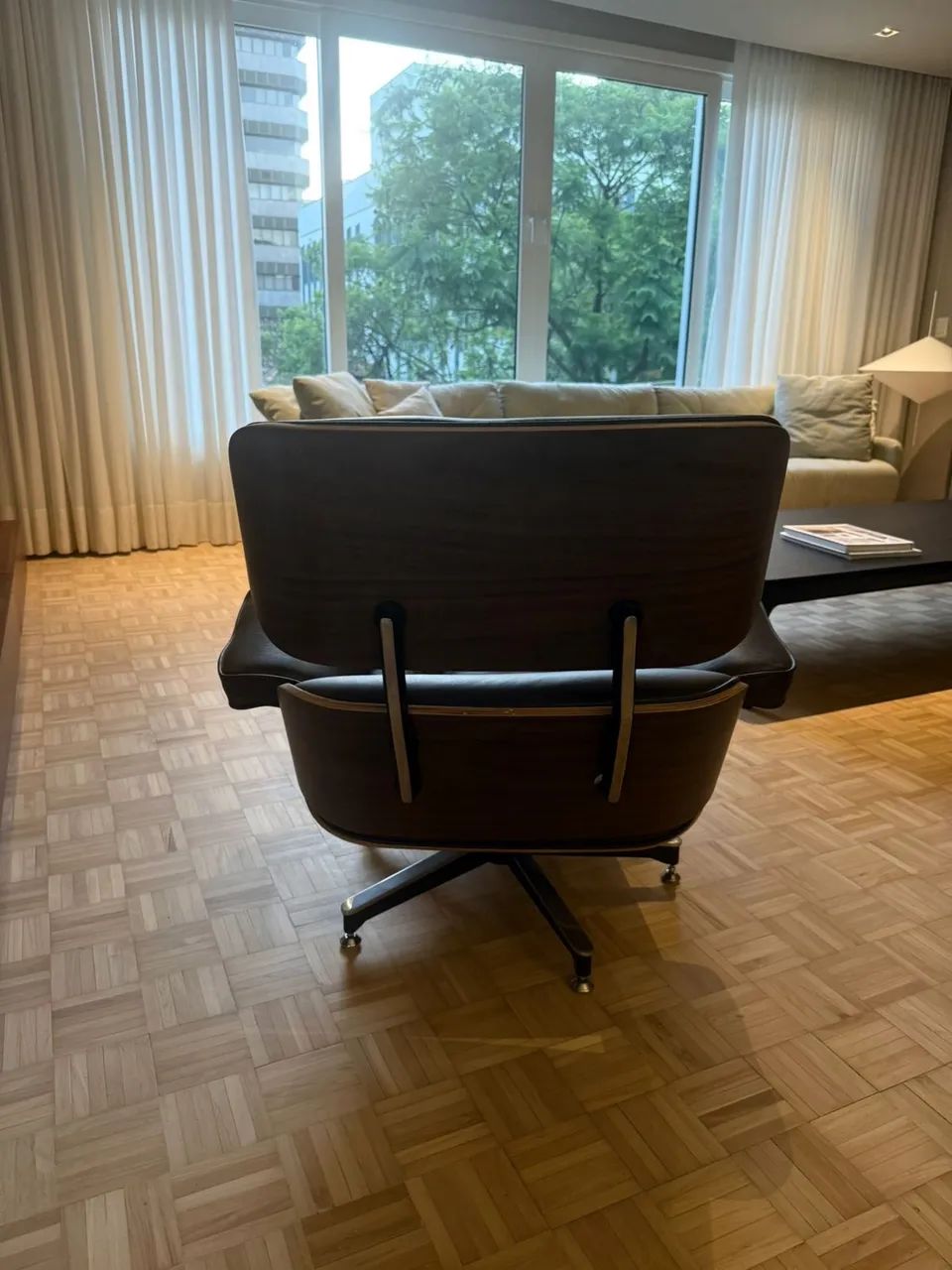 Poltrona Charles Eames em couro natural. - Foto 5