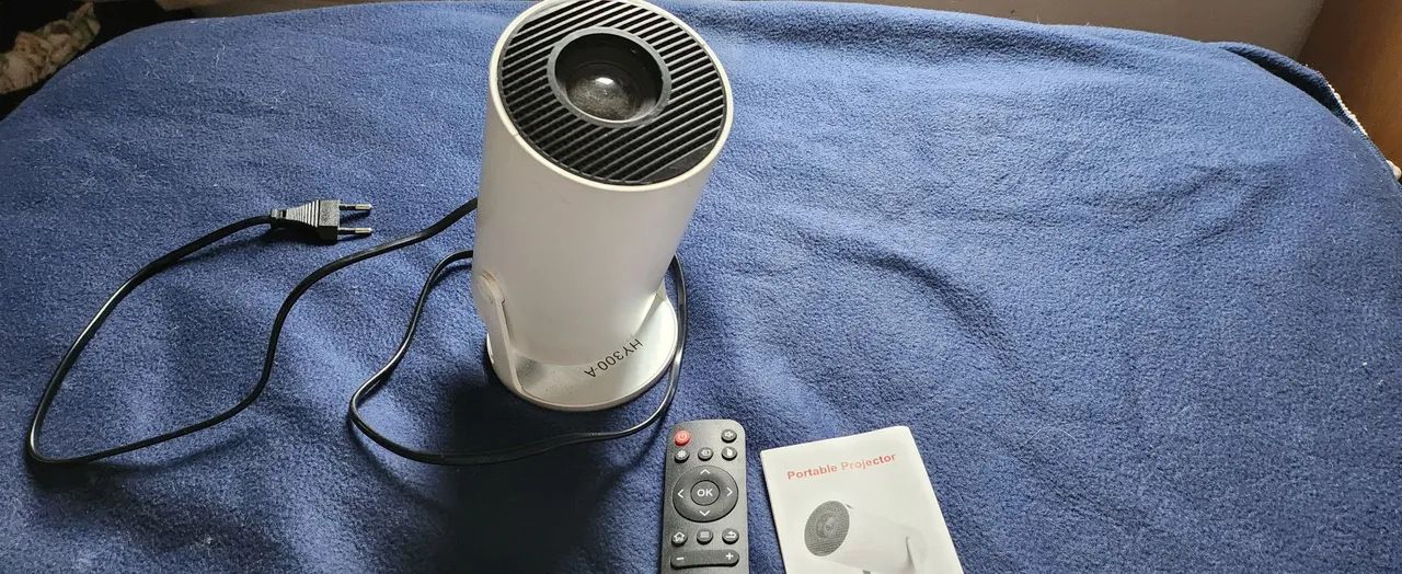 Projetor som e luz HY300A com controle 