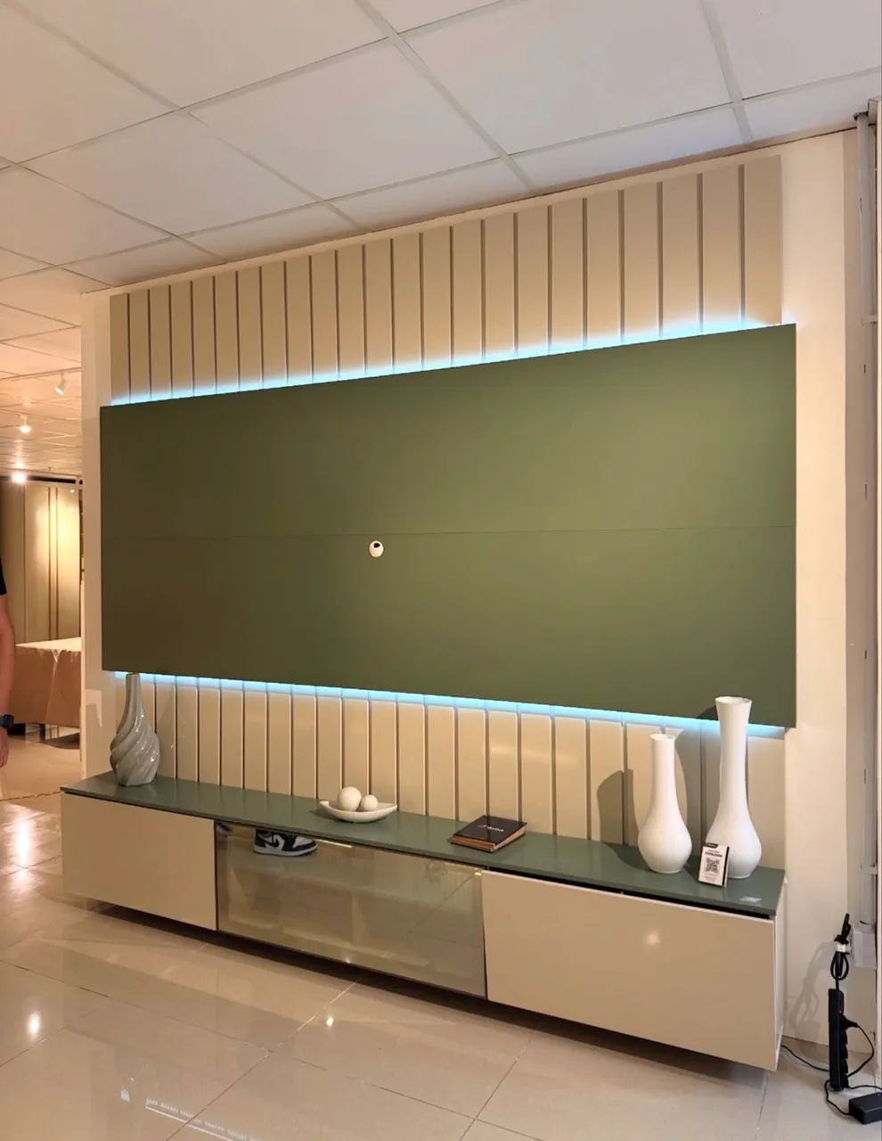 Painel para TV até 70 polegadas 2,60cm verde - Foto 2