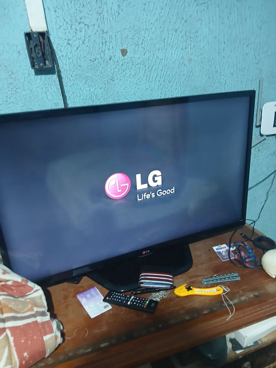 Tv smart antiga 43pl tem YouTube netflix - Foto 2