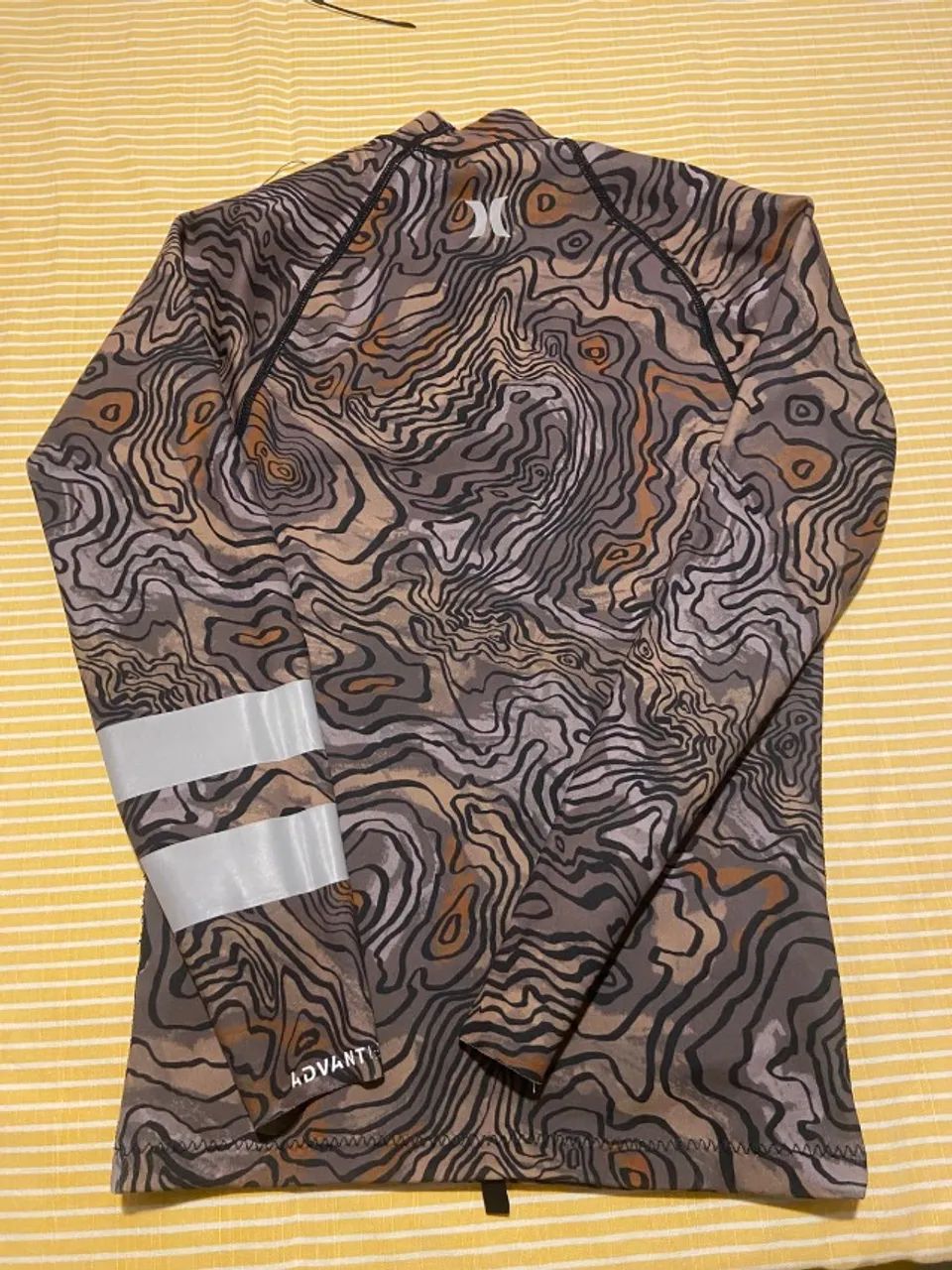 Blusa de neoprene para surf - Foto 2