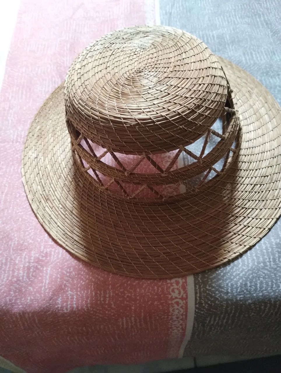 Um chapéu ? de capim dourado