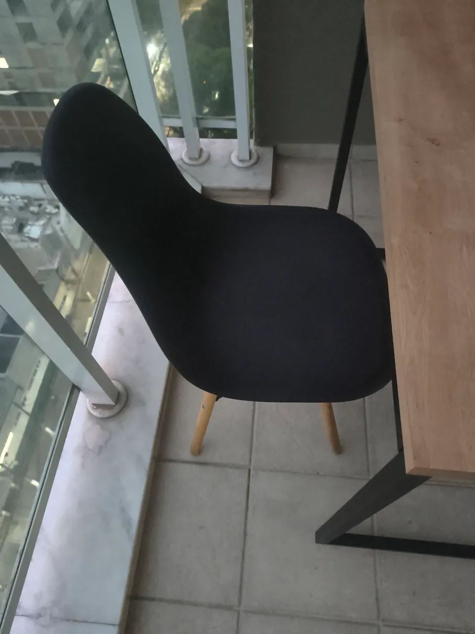 Conjunto de mesa e cadeiras - Foto 2
