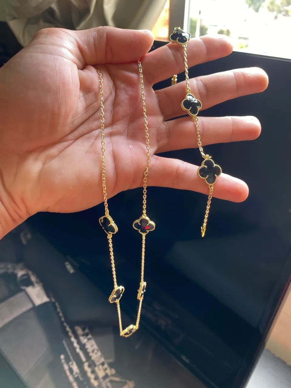 Vendo correntinha e pulseira de moeda antiga
