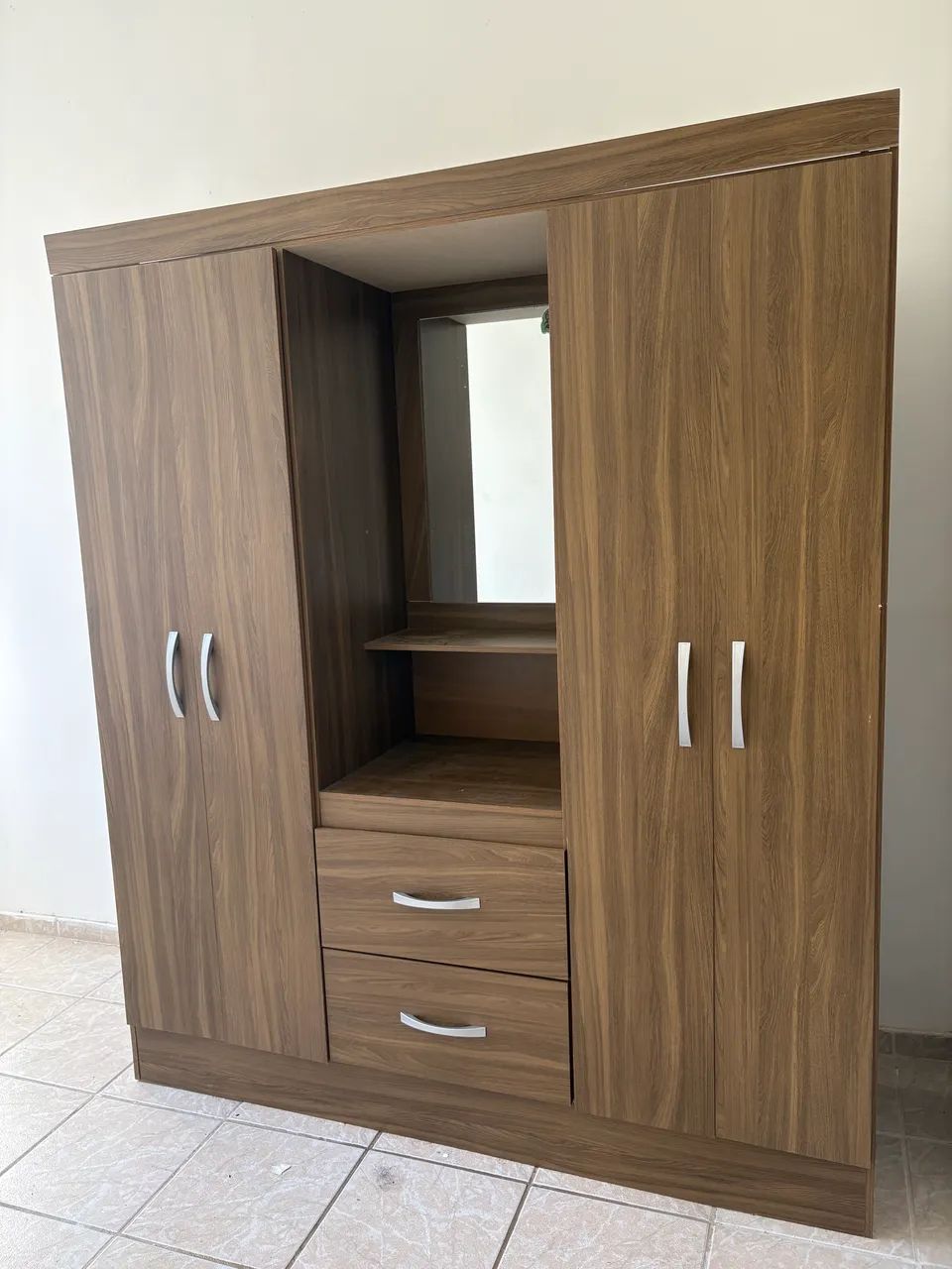 GUARDA ROUPA - PRATICAMENTE NOVO - Foto 3