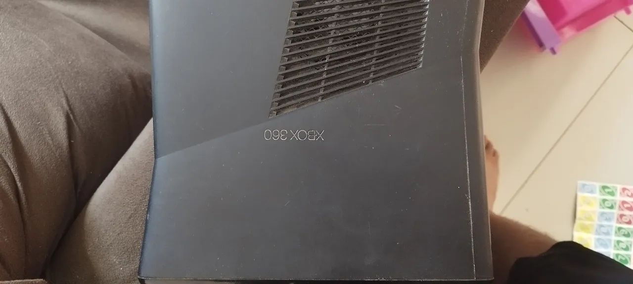 XBOX 360 SLIM + KINECT + 2 CONTROLES  - Foto 2