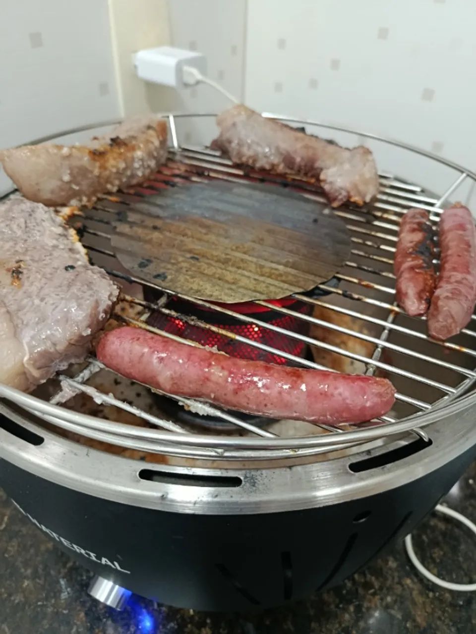 Churrasqueira elétrica com carvão  - Foto 4
