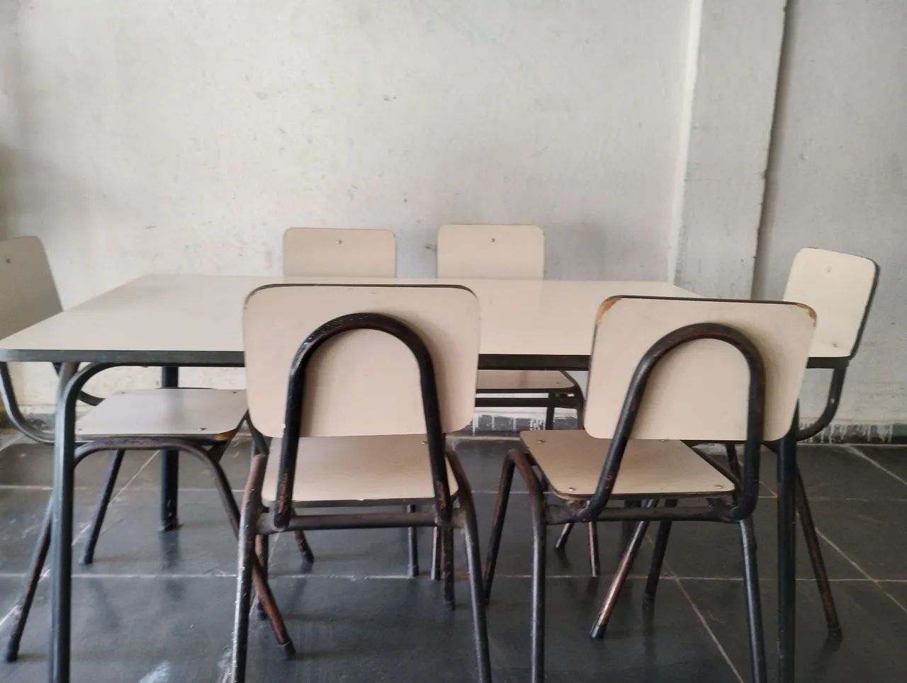 Conjunto de mesa com seis cadeiras infantis  - Foto 3