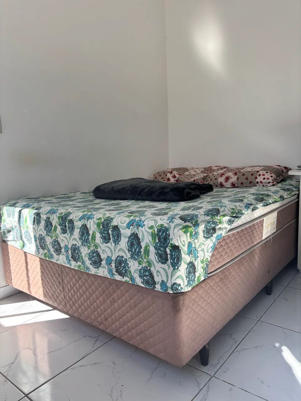 Cama Box com colchão casal 
