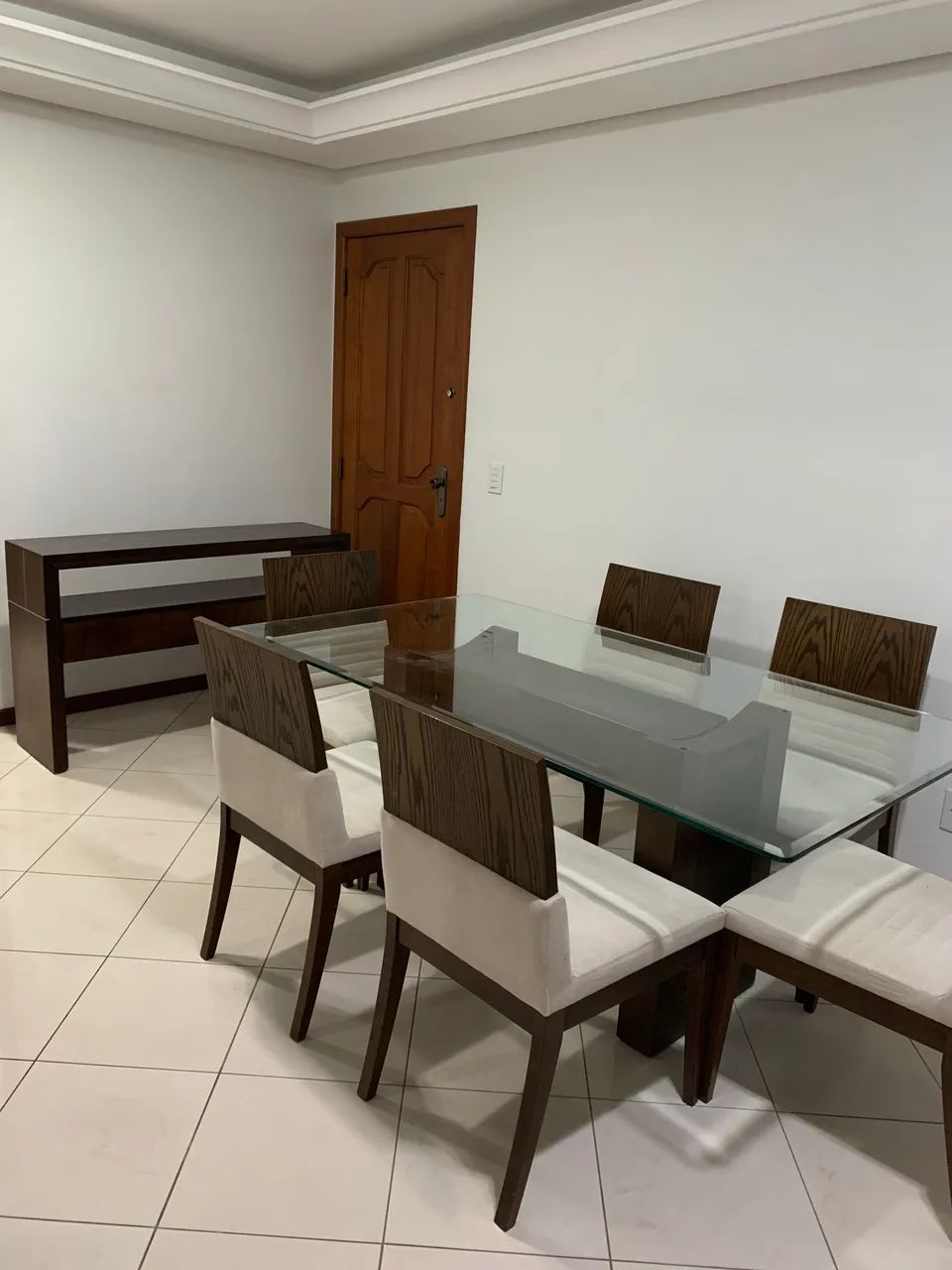 Conjunto Mesa de Jantar e Aparador. - Foto 4