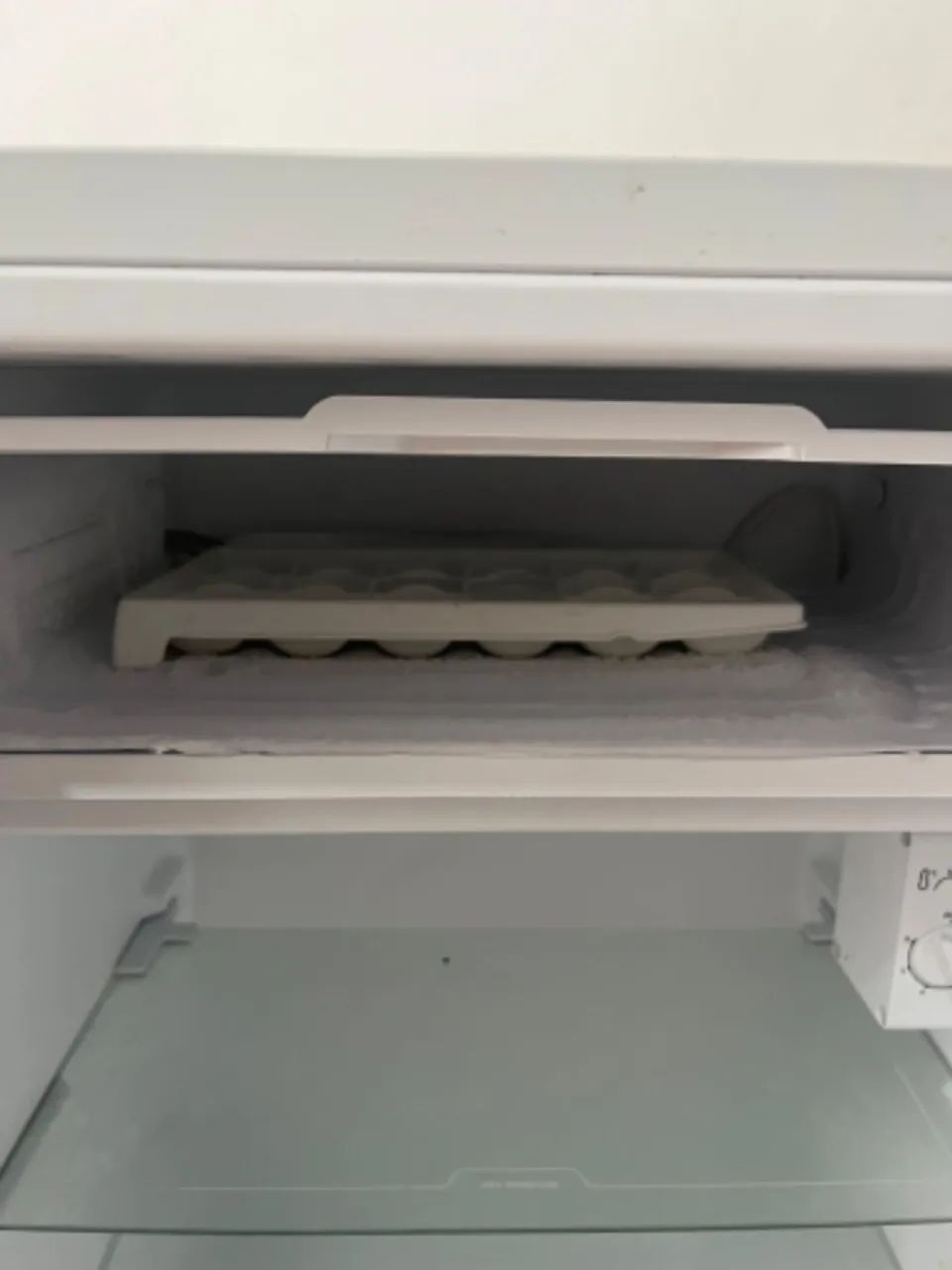 Frigobar Midea 93 Litros Branco  - Foto 5