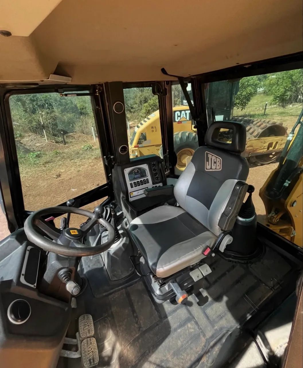 Retroescavadeira JCB 3CX  - Foto 2