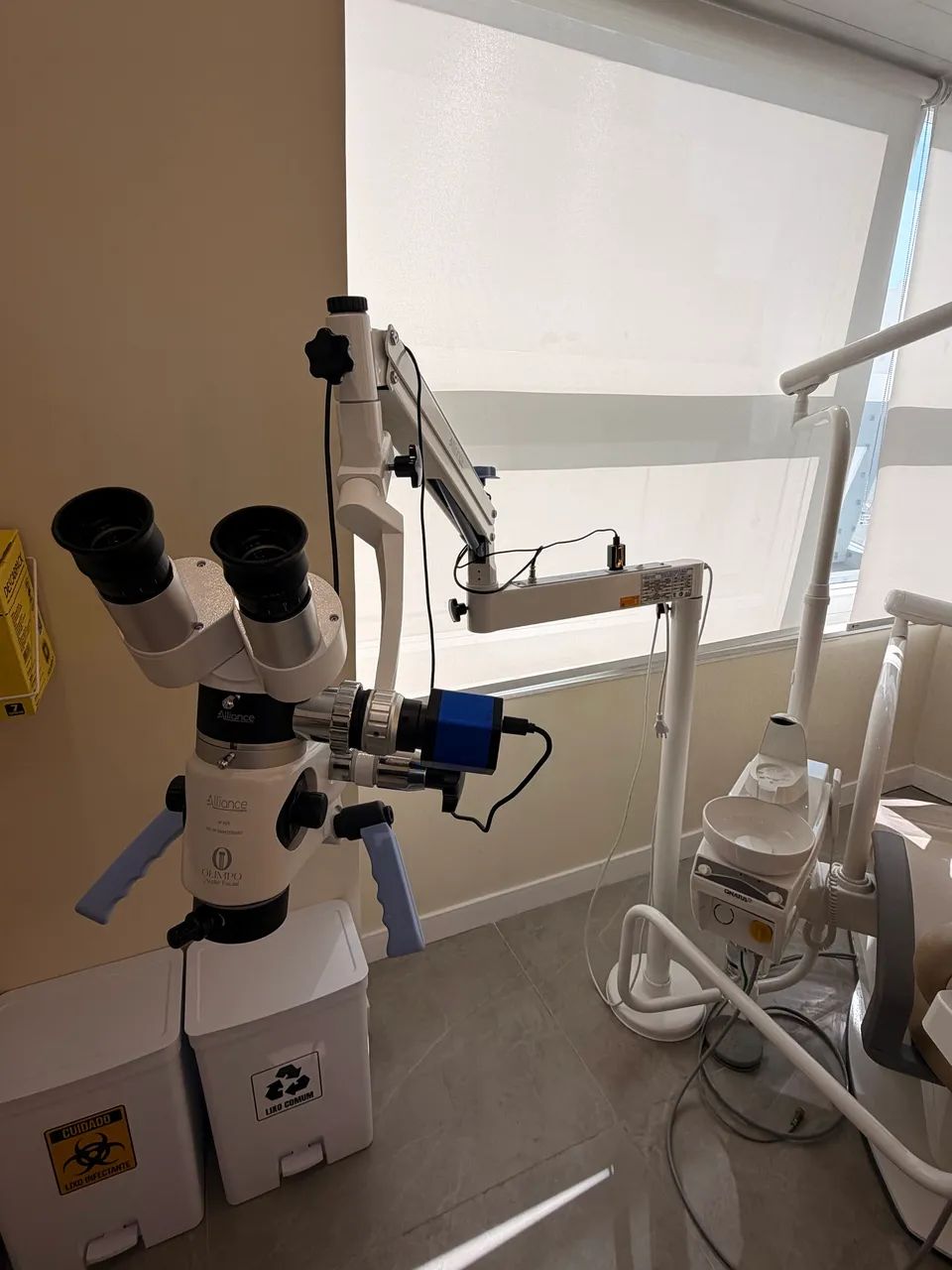 Microscópio Odontológico 