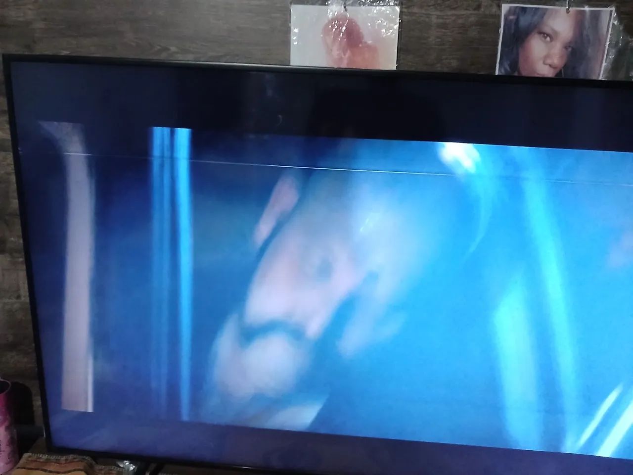 Tv Samsung smart linda 65 polegadas um risco imperceptível na tela aceito uma menor c volt - Foto 2