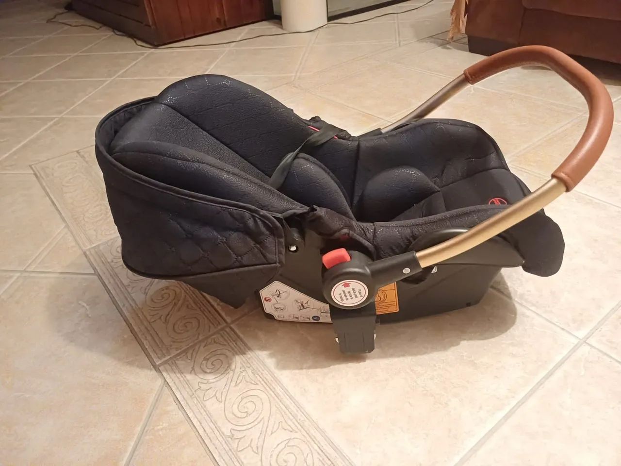 Kit carrinho de bebê com bebê conforto Voyage - Foto 3