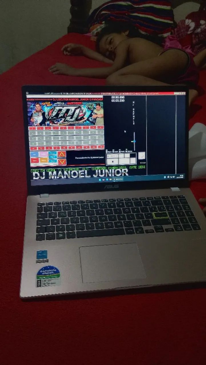 Vendo notebook novinho 