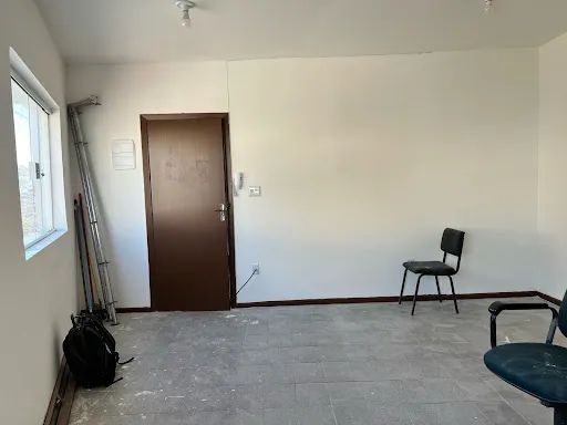 Sala comercial com 28 m² no Centro de Poá/SP