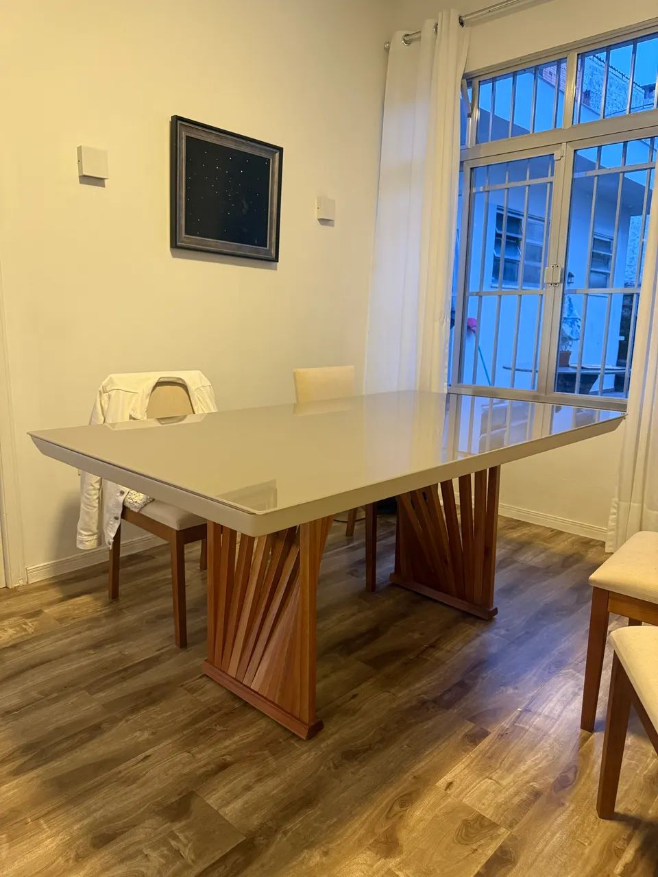 Mesa de Jantar Base Ripada e Tampo de Vidro - Foto 2