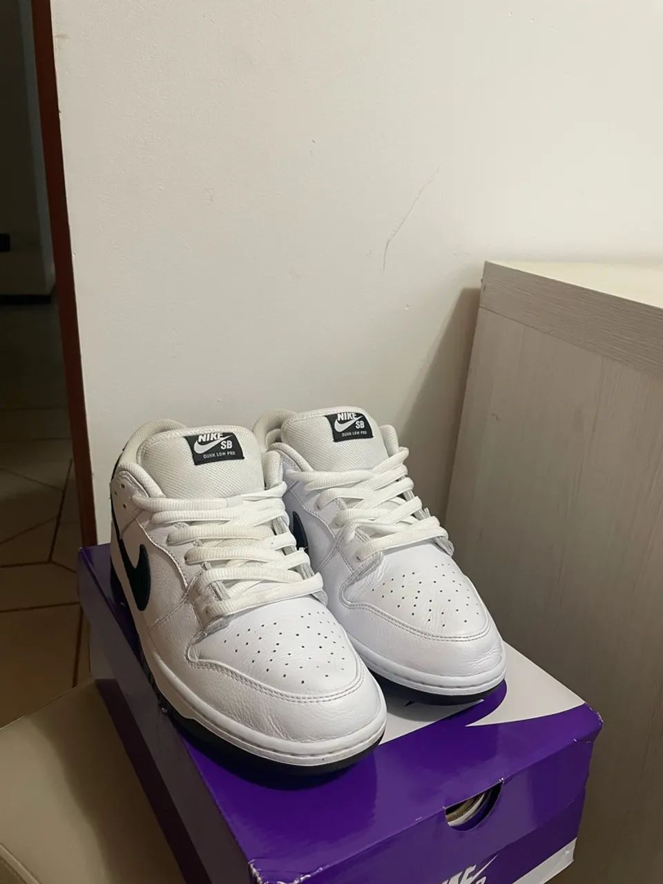 Nike SB Dunk Low Pro Branco/Preto  - Foto 3