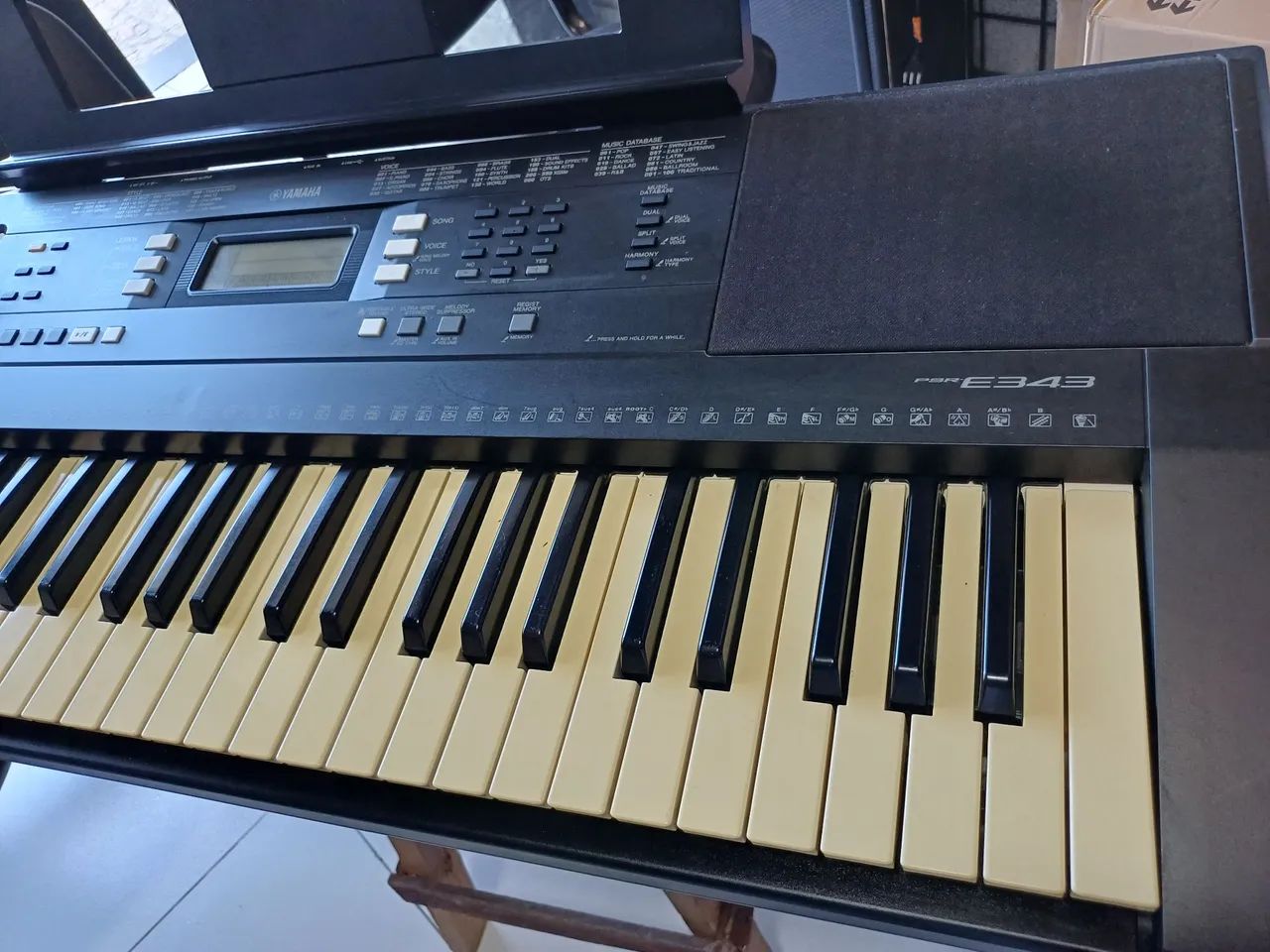Teclado yamaha psr E343  - Foto 3