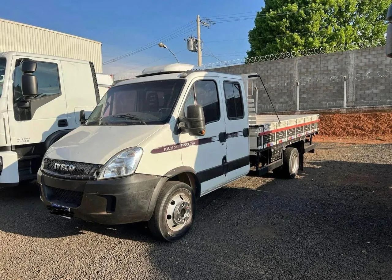 Iveco 70c17 Cabine dupla  2014 - Foto 2