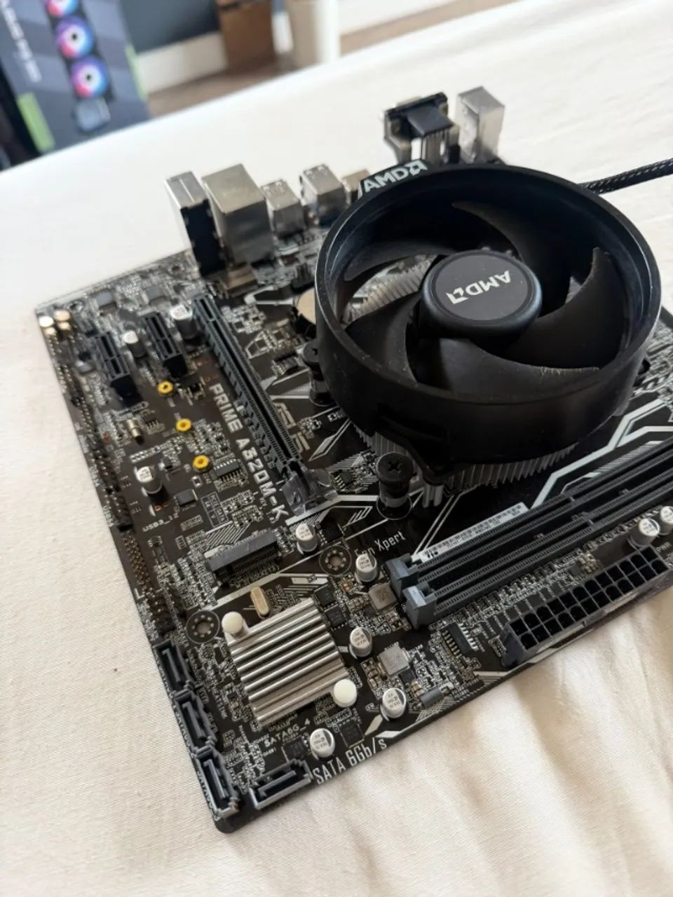 Vendo Kit Ryzen 5 2600 + Placa mãe A320M + cooler box AMD