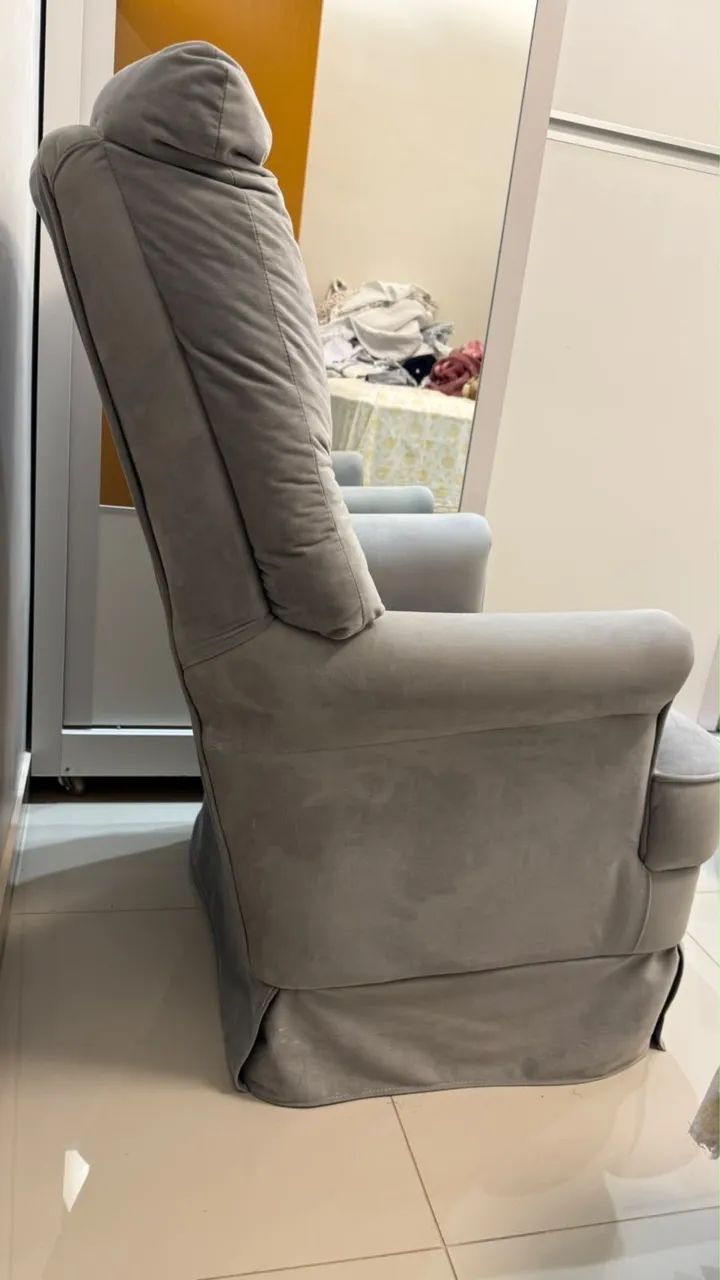 VENDO POLTRONA DE AMAMENTAÇÃO COM PUFF - Foto 3