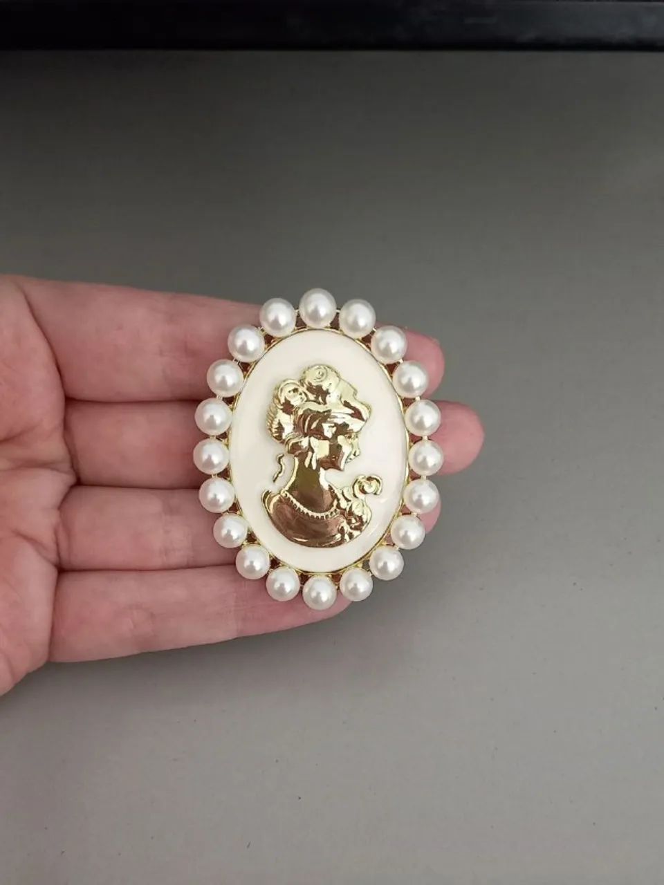 Broche de Pérolas Camafeu Dourado (novo) - Foto 2