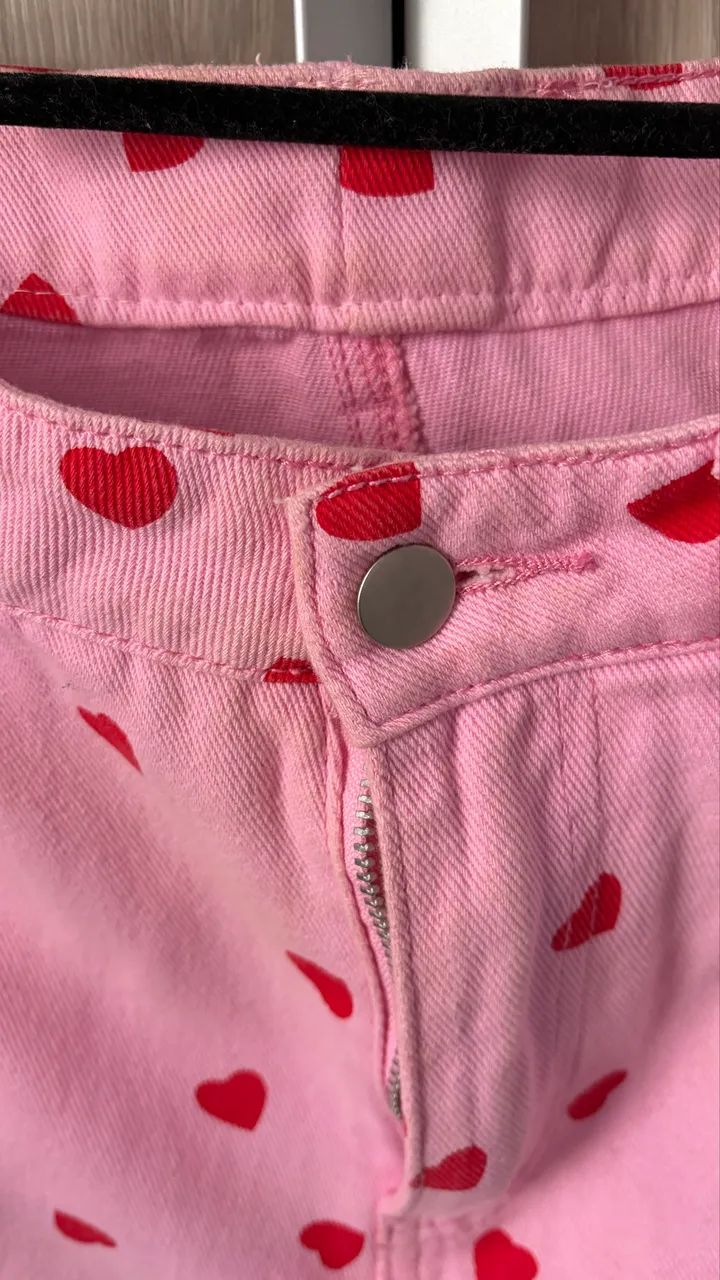 Calça jeans rosa com coração vermelho  - Foto 4