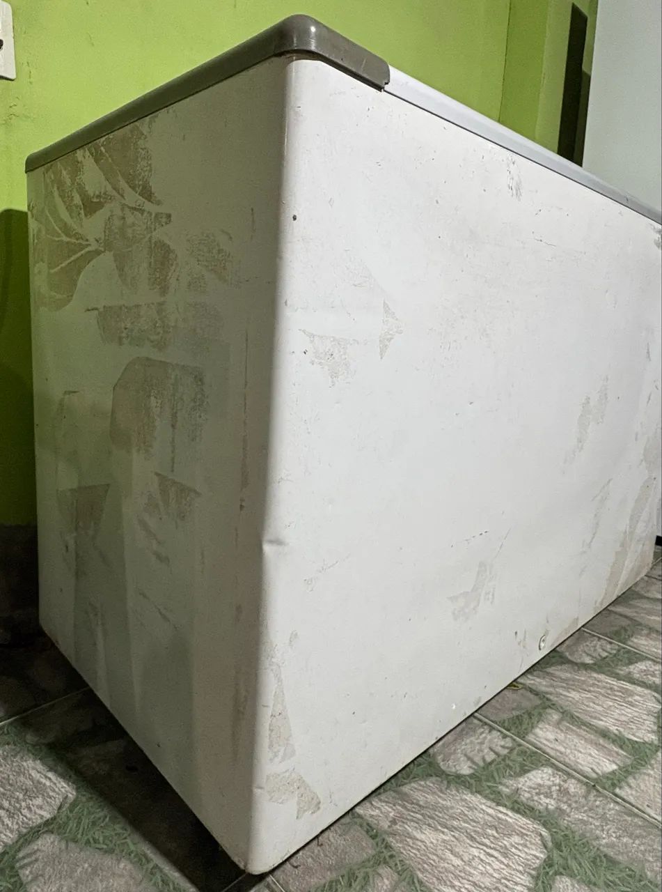 Freezer Horizontal Fricon 411L Tampa Vidro Branco Com Rodas