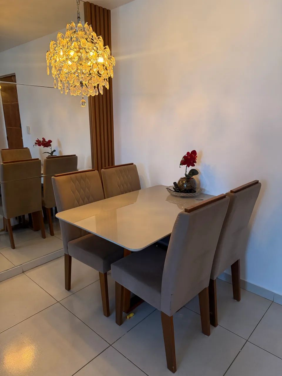 Mesa de jantar 4 cadeiras