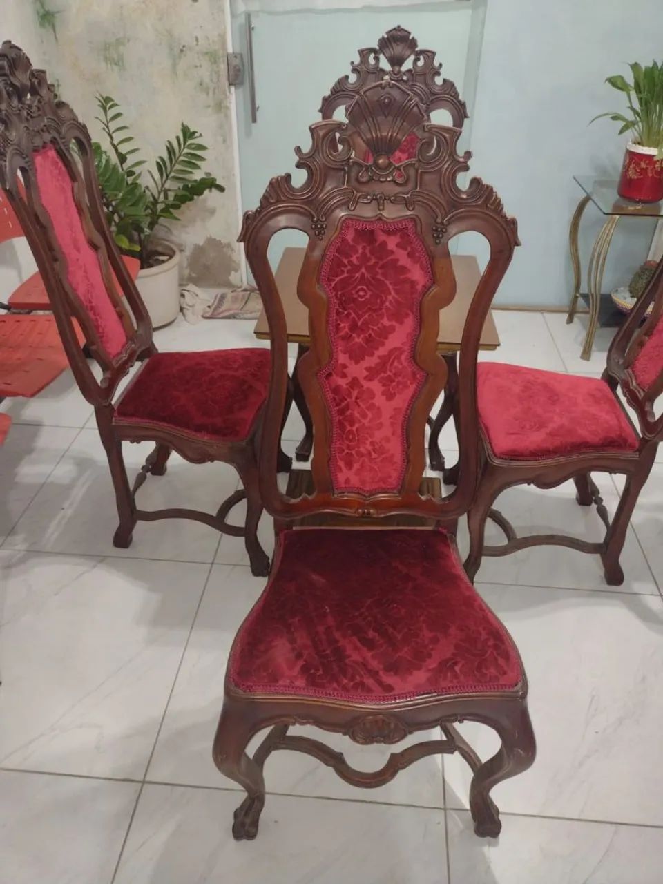 Mesa 4 cadeiras de Madeira tampo de Vidro Luiz XV