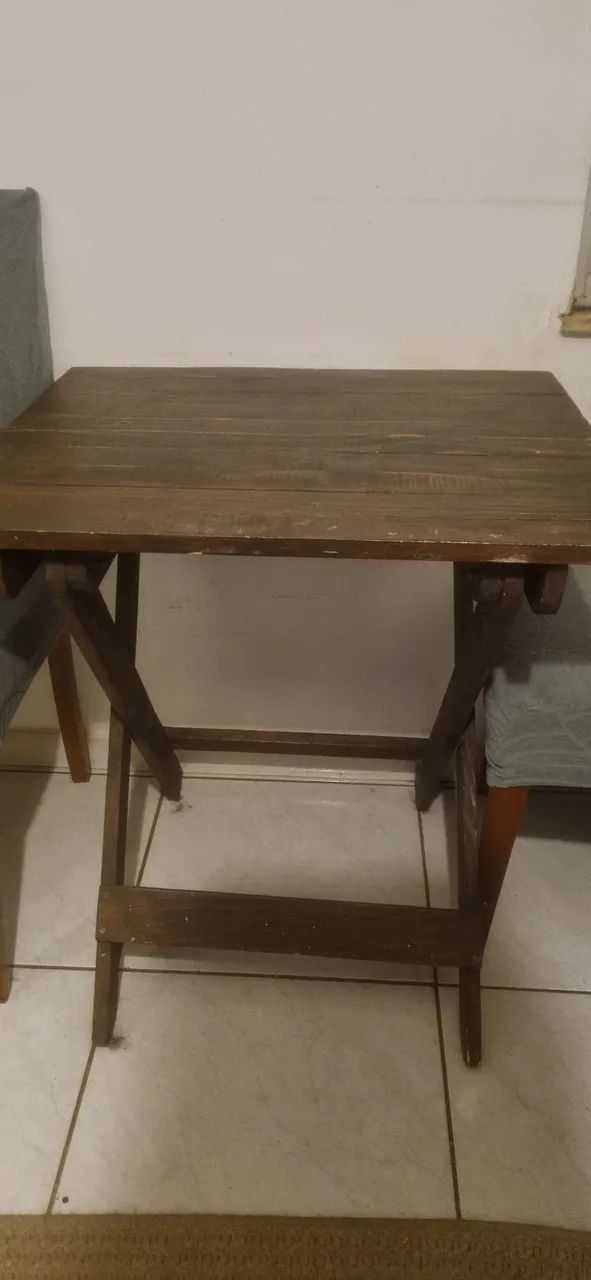 Vendo uma mesa usada ,pinus, rústica 