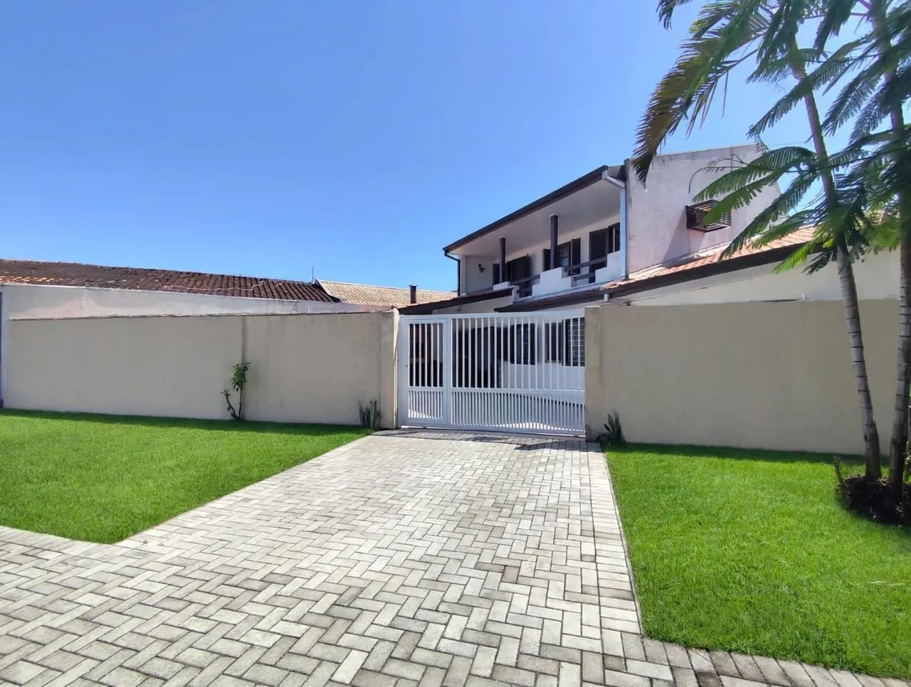Sobrado casa mobiliado, 6 quartos, com piscina,  próximo praia e centro - Foto 2