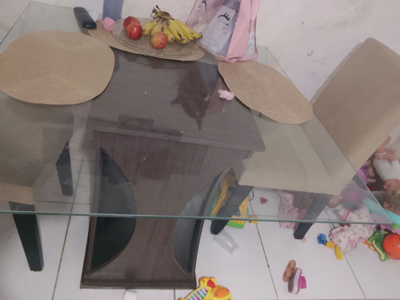 Mesa de vidro com 4 cadeiras 